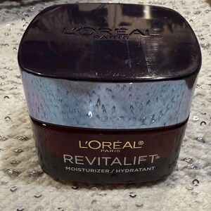 L'Oreal Revitalift Moisturizer in Black and Silver